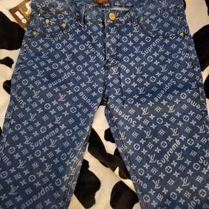 NWT SUPREME MENS SIZE 34 KNEE LENGTH SHORTS